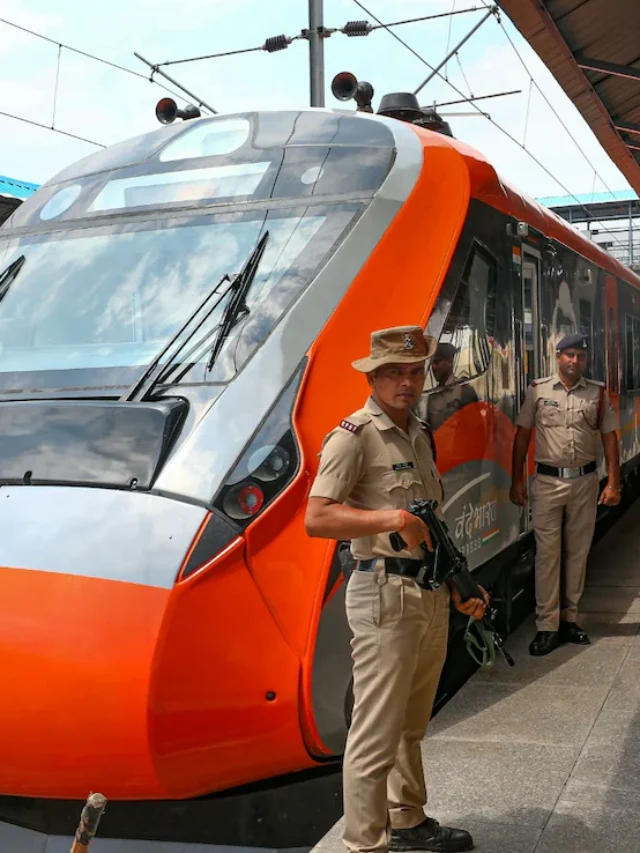 वंदे भारत एक्सप्रेस, वंदे भारत ट्रेन, भारतीय रेल, मेक इन इंडिया, वंदे भारत सुविधाएँ, हाई स्पीड ट्रेन इंडिया, ट्रेन ट्रेवल इंडिया, इंडियन रेलवे अपडेट्स, आधुनिक ट्रेनें, कवच सुरक्षा प्रणाली, वंदे भारत फीचर्स, रेल यात्रा भारत, तकनीकी विकास, रेल इंफ्रास्ट्रक्चर इंडिया, ट्रेवल न्यूज़ इंडिया, भारतीय ट्रेनें, सेमी हाई स्पीड ट्रेन, वंदे भारत एक्सप्रेस फैक्ट्स, वंदे भारत जानकारी, रेलवे टेक्नोलॉजी इंडिया